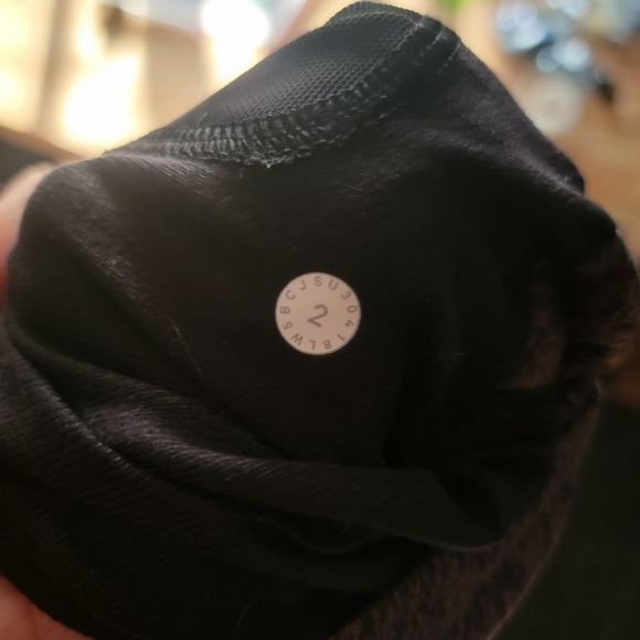 lululemon athletic pants. - Picture 3 of 3